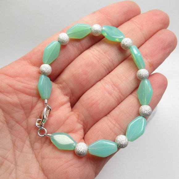 Vintage Uranium glass and Stardust sparkle sterling bead bracelet - Picture 7 of 15